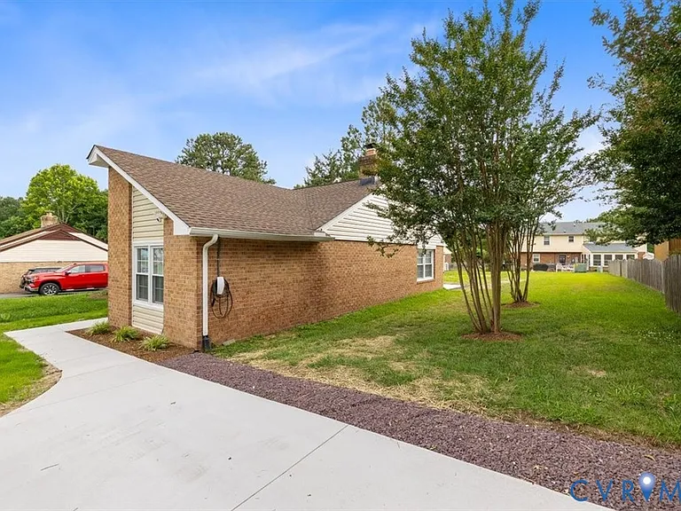 7905 Tamarind Dr — Photo 25