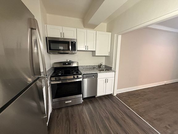 4th image of 913 E Kilbourn Ave APT 34