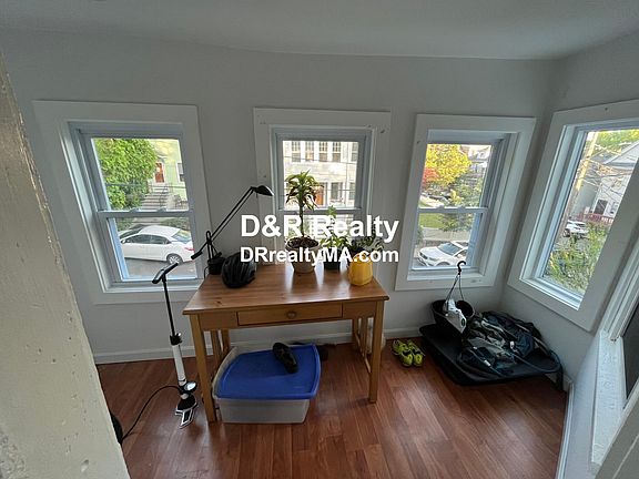 2nd image of 115 Yorktown St