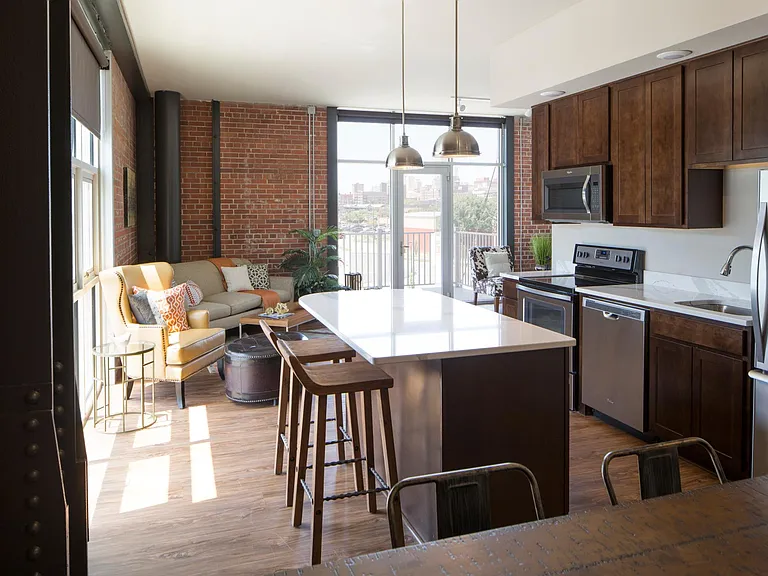 Breakers Apartments — Photo 2