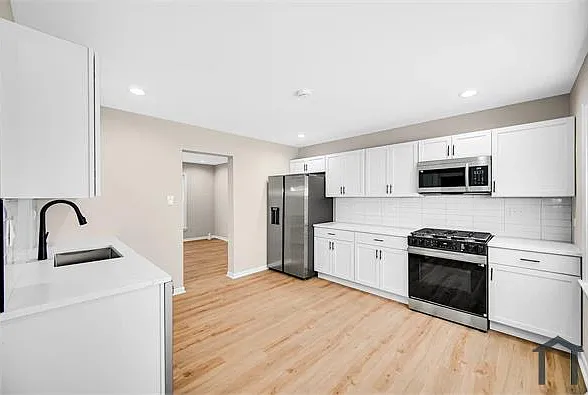 11701 S Campbell Ave — Photo 3