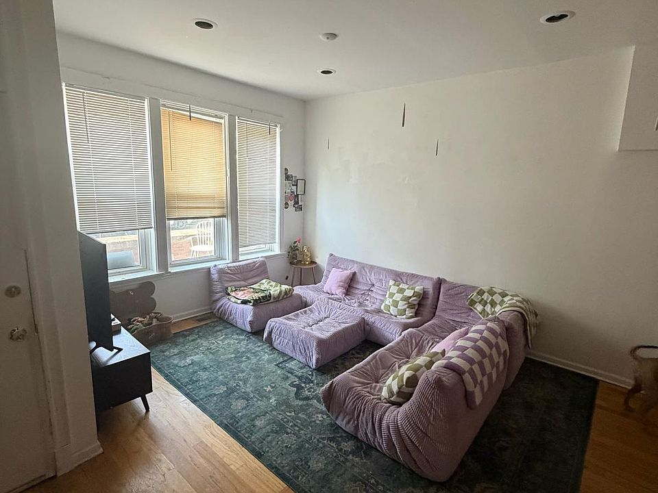1st image of 2712 W Evergreen Ave APT 1F