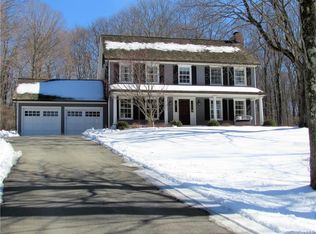 496 N Quaker Hill Rd, Pawling, NY 12564