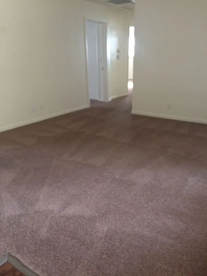 3 Bedroom 1.5 Bath House Month to Month Lease — Photo 2