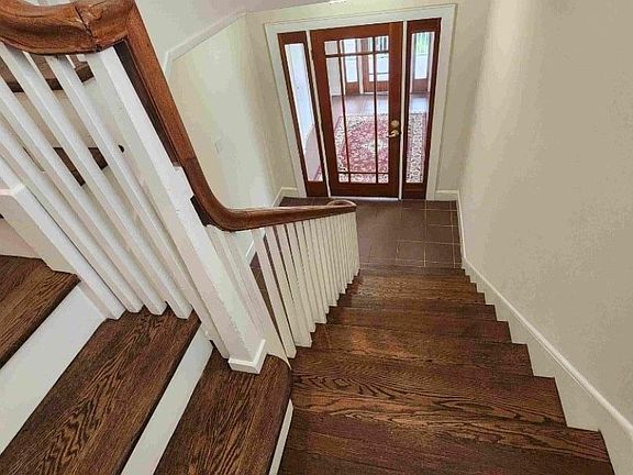 3rd image of 676 Bloomfield Ave APT 2
