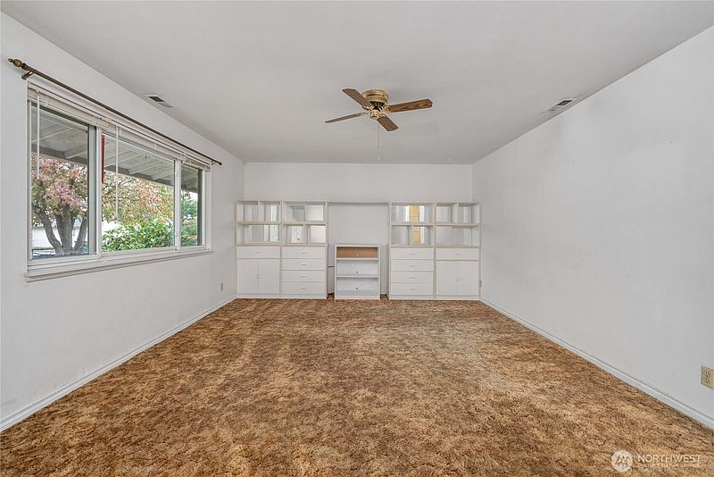 4th image of 1425 33rd Street SE