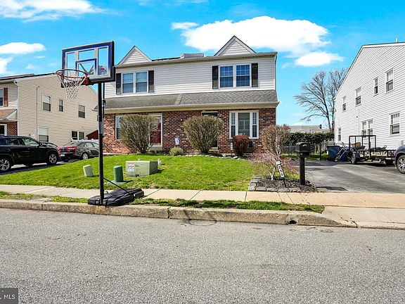 3rd image of 235 Summit Ave