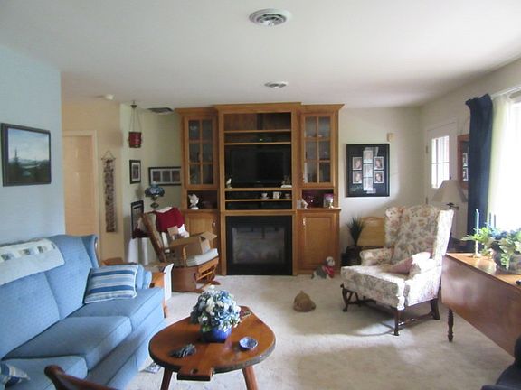 3rd image of 7 Canterbury Ln
