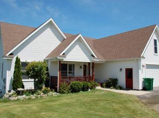 208 Lakewood Ct, Petoskey, MI 49770