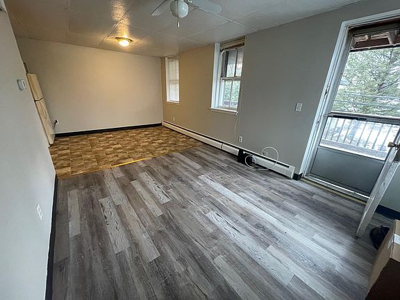 3rd image of 520 Morris St APT 6