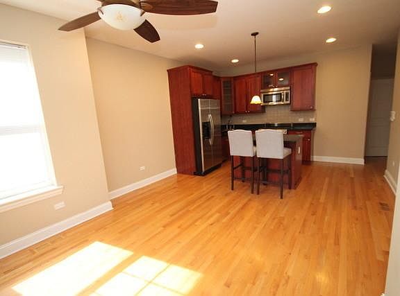 2nd image of 1330 W Argyle St #1W