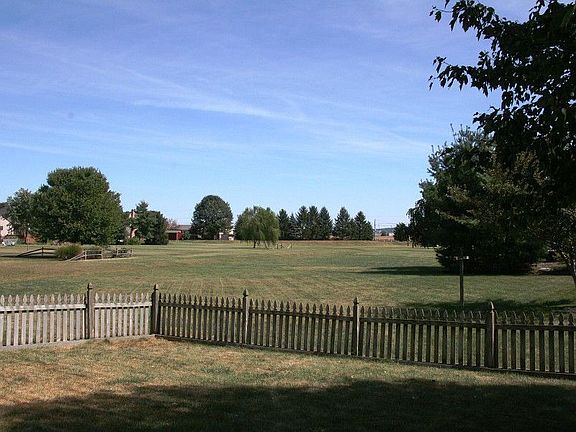 3rd image of 193 Buchanan Dr