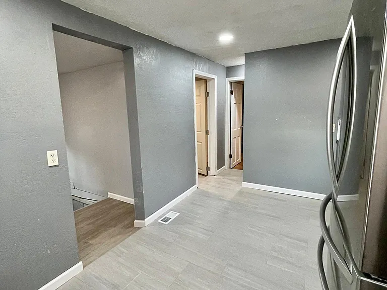 322 E Avenue D — Photo 10