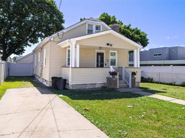 843 Davis Avenue, Uniondale, NY 11553