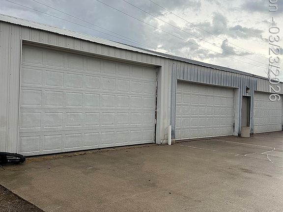 4th image of 1920 Lakeside Rd