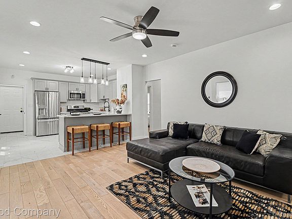 3rd image of 2463 Seyburn St