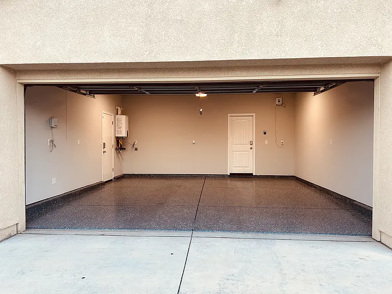 723 Suzanne Dr — Photo 4