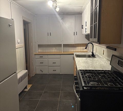 3rd image of 805 S Side Dr #1