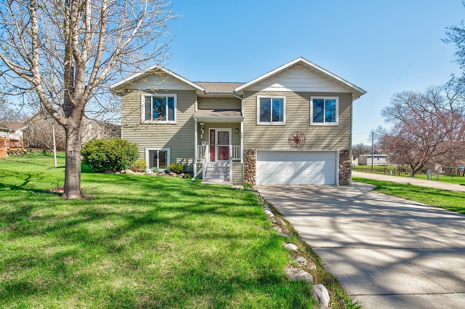 414 19th St, Spirit Lake, IA 51360 Zillow