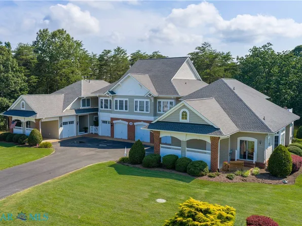 330 Chesapeake Watch Rd APT 9B, Deltaville, VA 23043
