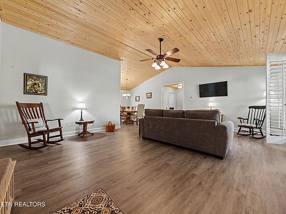 4th image of 243 Carr Rd
