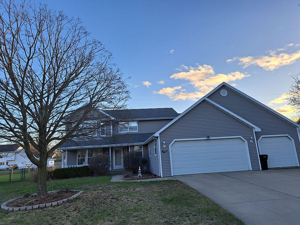 Discover your perfect stay in this exceptional 4-bedroom, 4-bath home_just under 7 miles from iconic Lambeau Field! With two full showers, spacious interiors, and stylish touches throughout, it's ideal for families, friends, or game day getaways. Enjoy to