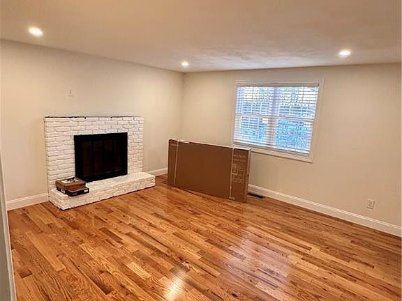 4th image of 99 Silverwood Ln