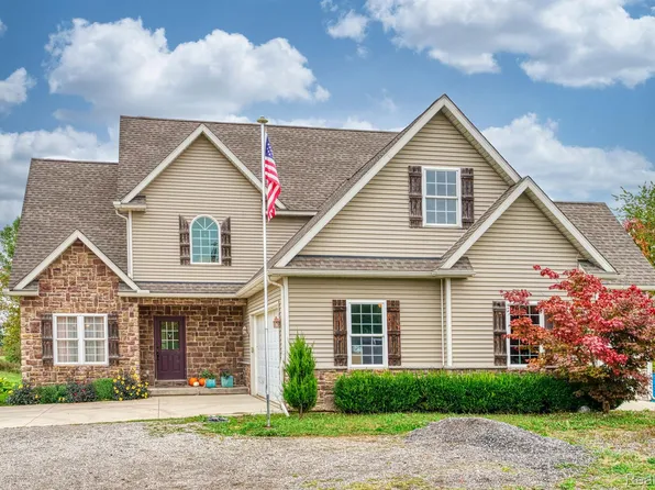 7716 W Sharpe Rd, Fowlerville, MI 48836