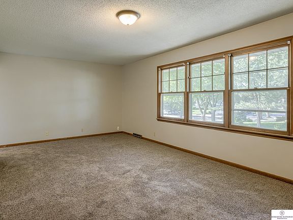 4th image of 9512 N St