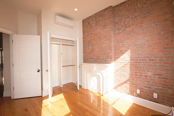 Rented by R New York | media 66