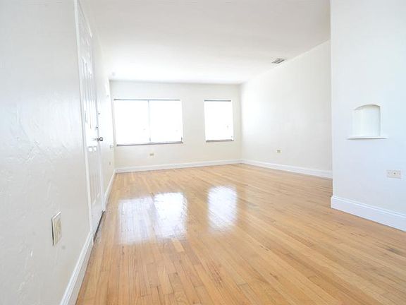 2nd image of 1920 Biarritz Dr APT 3