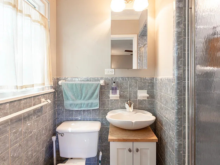 2410 Elmglen Dr — Photo 9