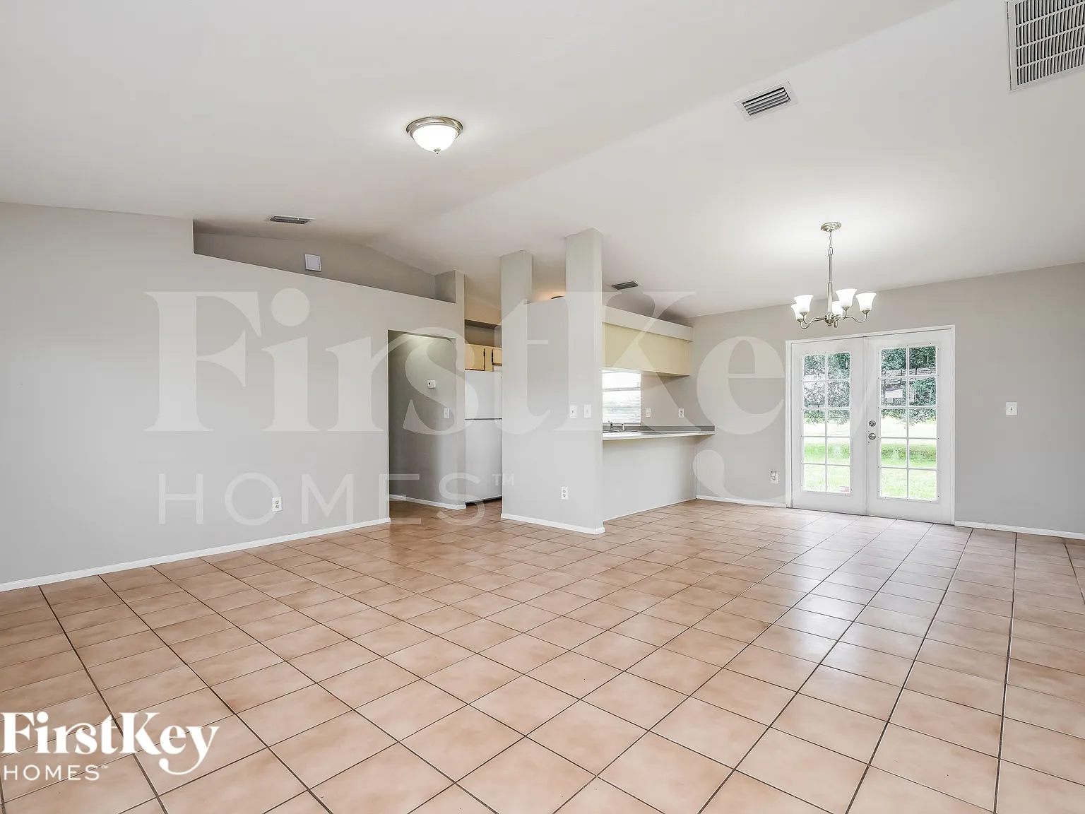3 bed, 2.0 bath, 1096 sqft, $1,665 — Photo 3