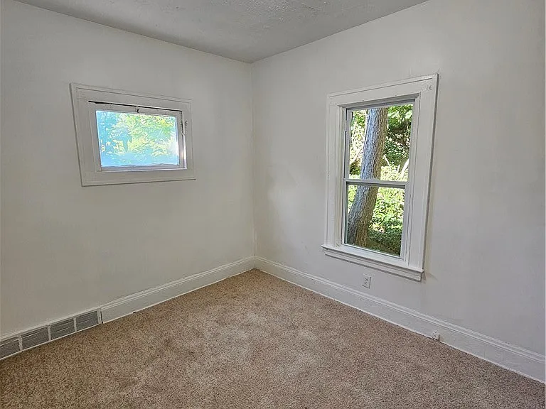 1111 E 114th St #DOWN — Photo 7