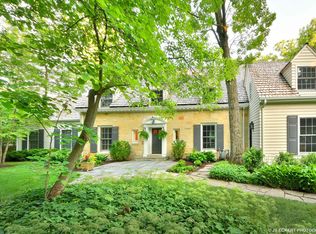 243 E Witchwood Ln, Lake Bluff, IL 60044