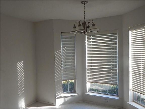 4th image of 407 Kirk Ln