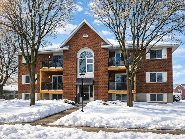 565 Greenfield Ave #106, Kitchener, ON N2C 2P4