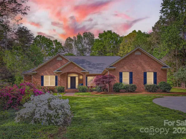 216 Saint Johns Dr, Salisbury, NC 28144