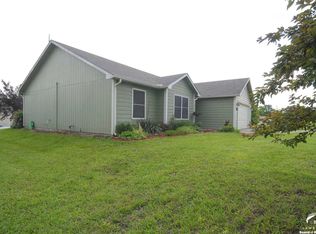 5216 Dabinawa Dr, Mc Louth, KS 66054
