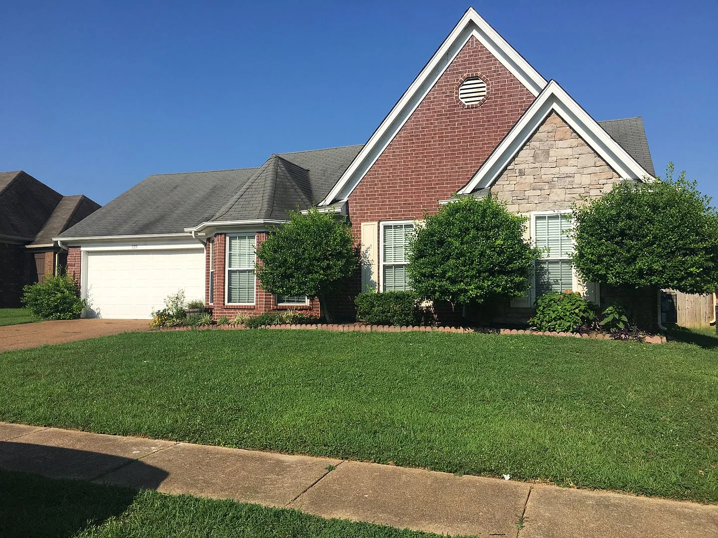 Charming Cordova home off Houston Levee. Huge fenced in back yard! — Photo 1