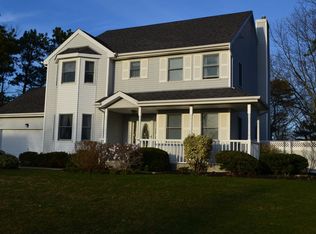 91 Somerset Dr, Holbrook, NY 11741