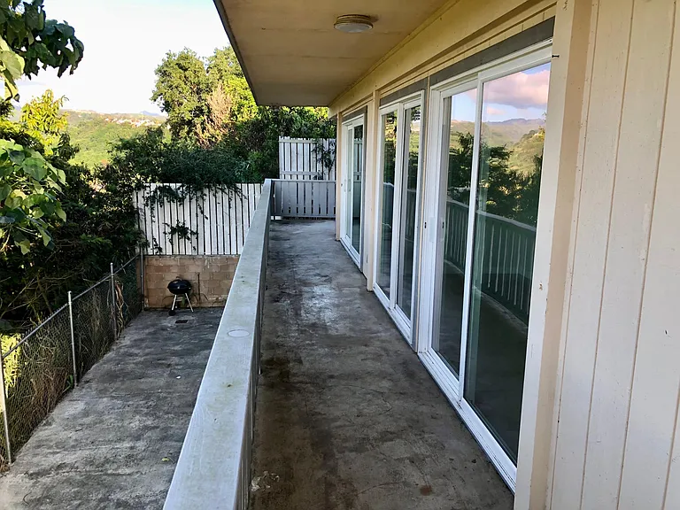 Private deck with Mauka Views and great trade winds.