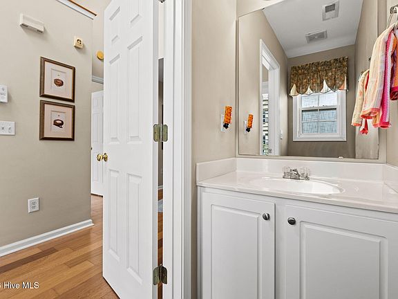 3rd image of 103 Cobblers Circle #103