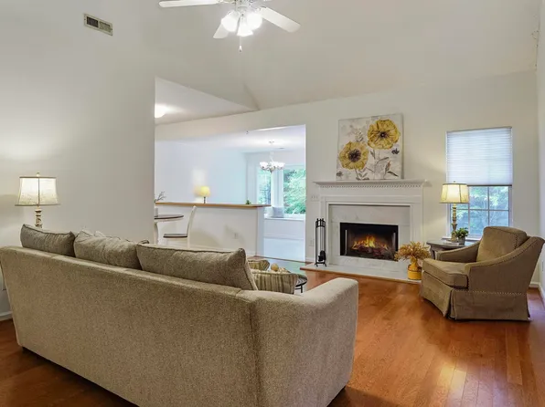 8026 Rockhampton Cir, Helena, AL 35080