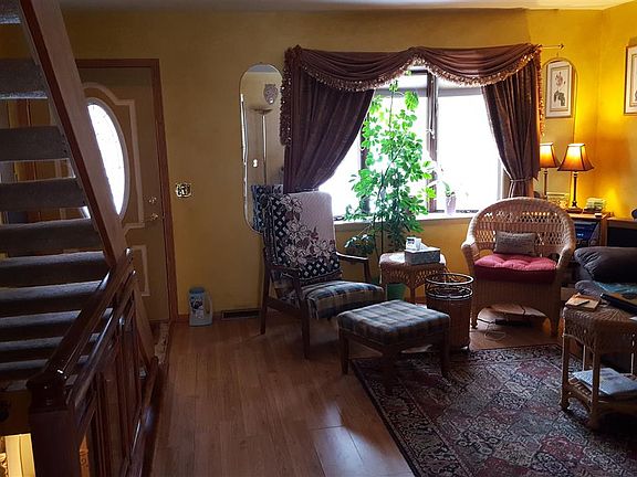 3rd image of 108 S Lakewood Gdns