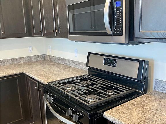 3rd image of 52543 Potomac Ct