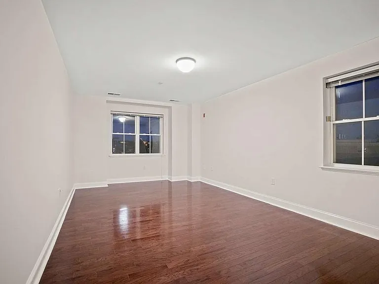 120 Wyllis Ave #424 — Photo 14