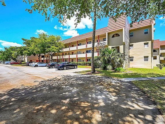 5th image of 8081 N Sunrise Lakes Drive #108