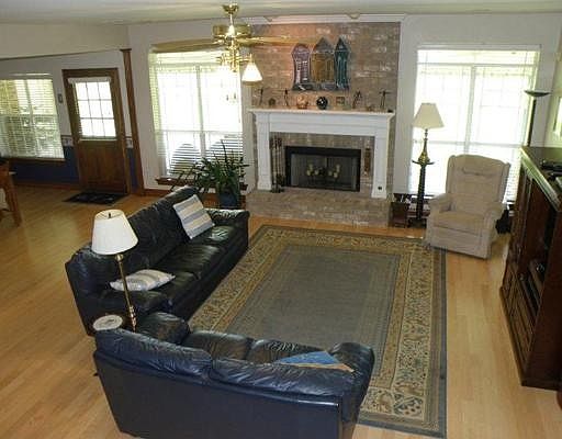 2nd image of 3709 Lake Des Allemands Dr