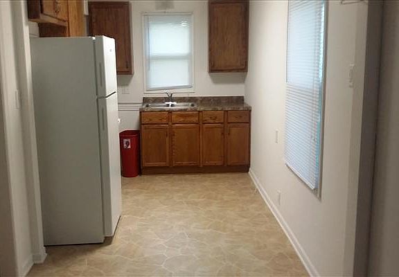 5th image of 2505 Washington St